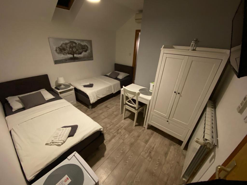 Guest House Lucija Buzin Exterior foto