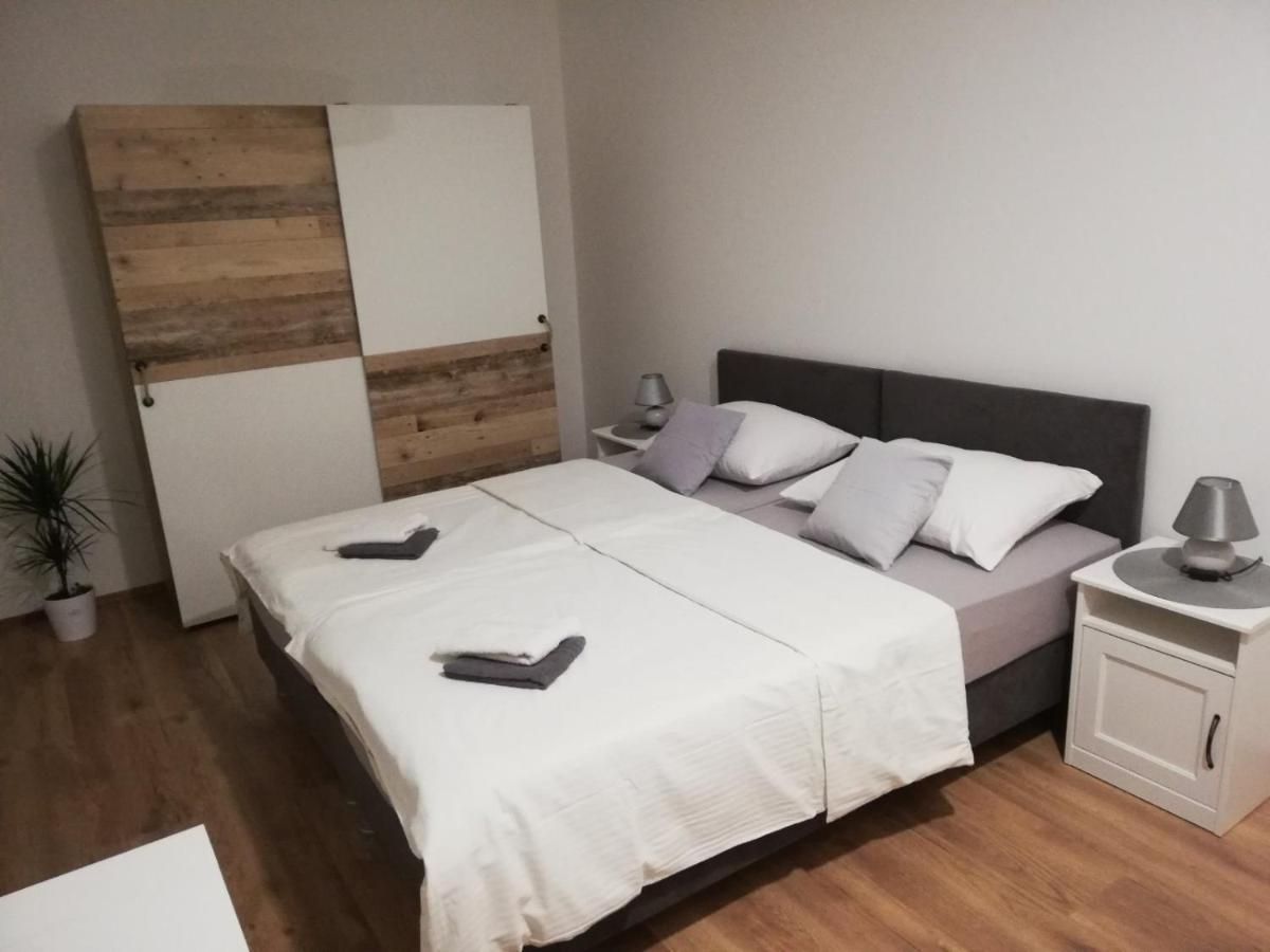 Guest House Lucija Buzin Exterior foto