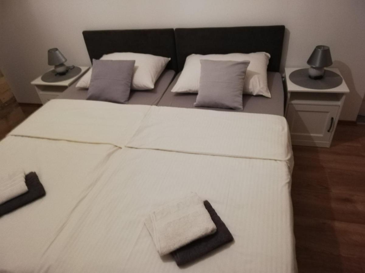 Guest House Lucija Buzin Exterior foto
