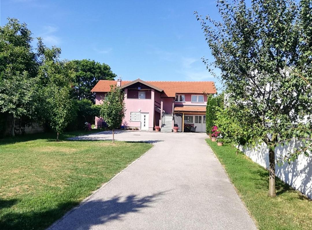 Guest House Lucija Buzin Exterior foto
